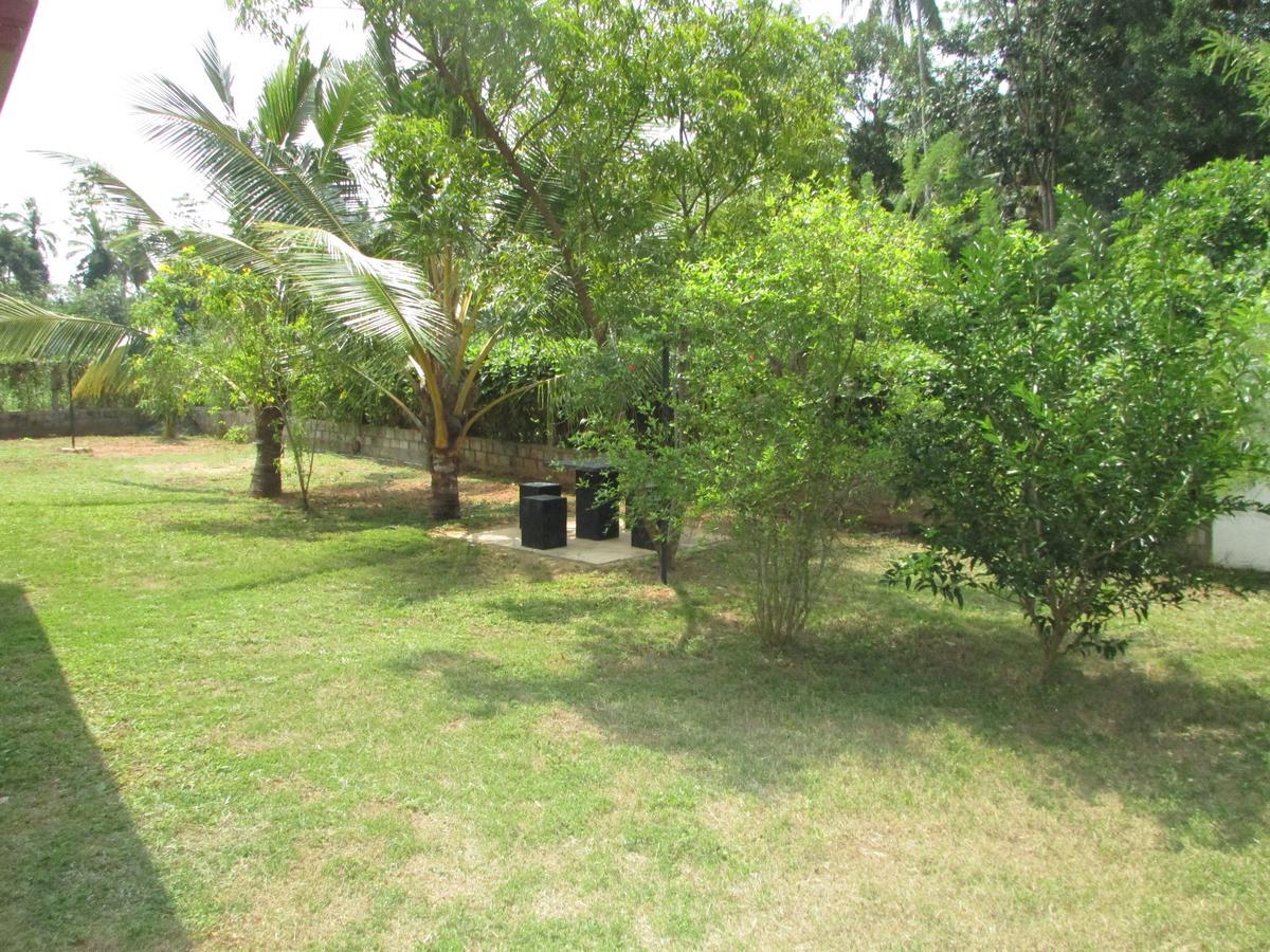 Falcon Villa Induruwa Kültér fotó